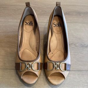 Sofft Wedge Heel Pumps Shoes Womens 7 Tan Leather Open Peep-Toe Gold Accent